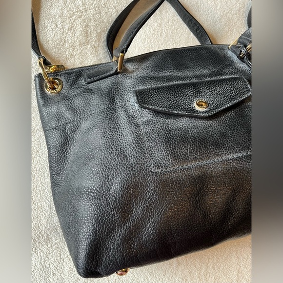 Michael Kors Mira Black Leather Crossbody Bag. Black w gold hardware - Picture 2 of 9